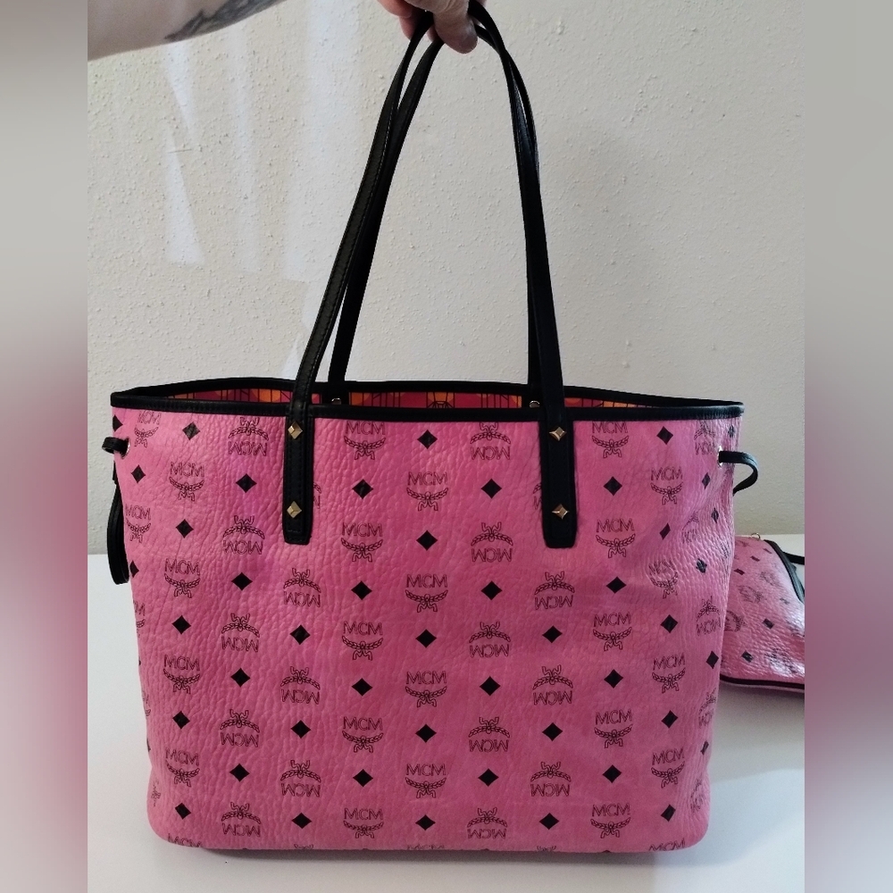 MCM Tote With MCM Pouch And MCM Wallet - Picture 3 of 12